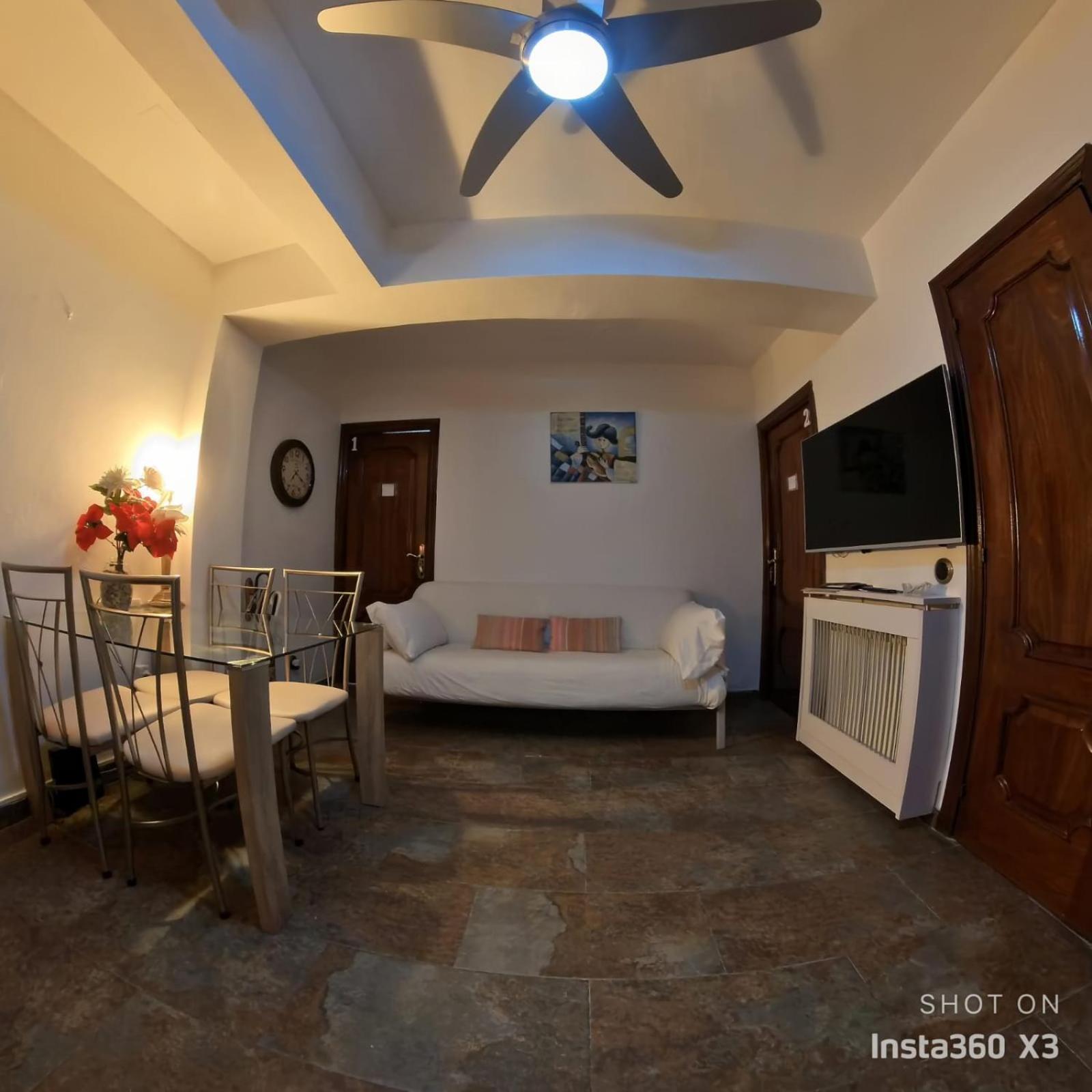 Habitaciones Individuales En Apartamento Madrid Exterior foto