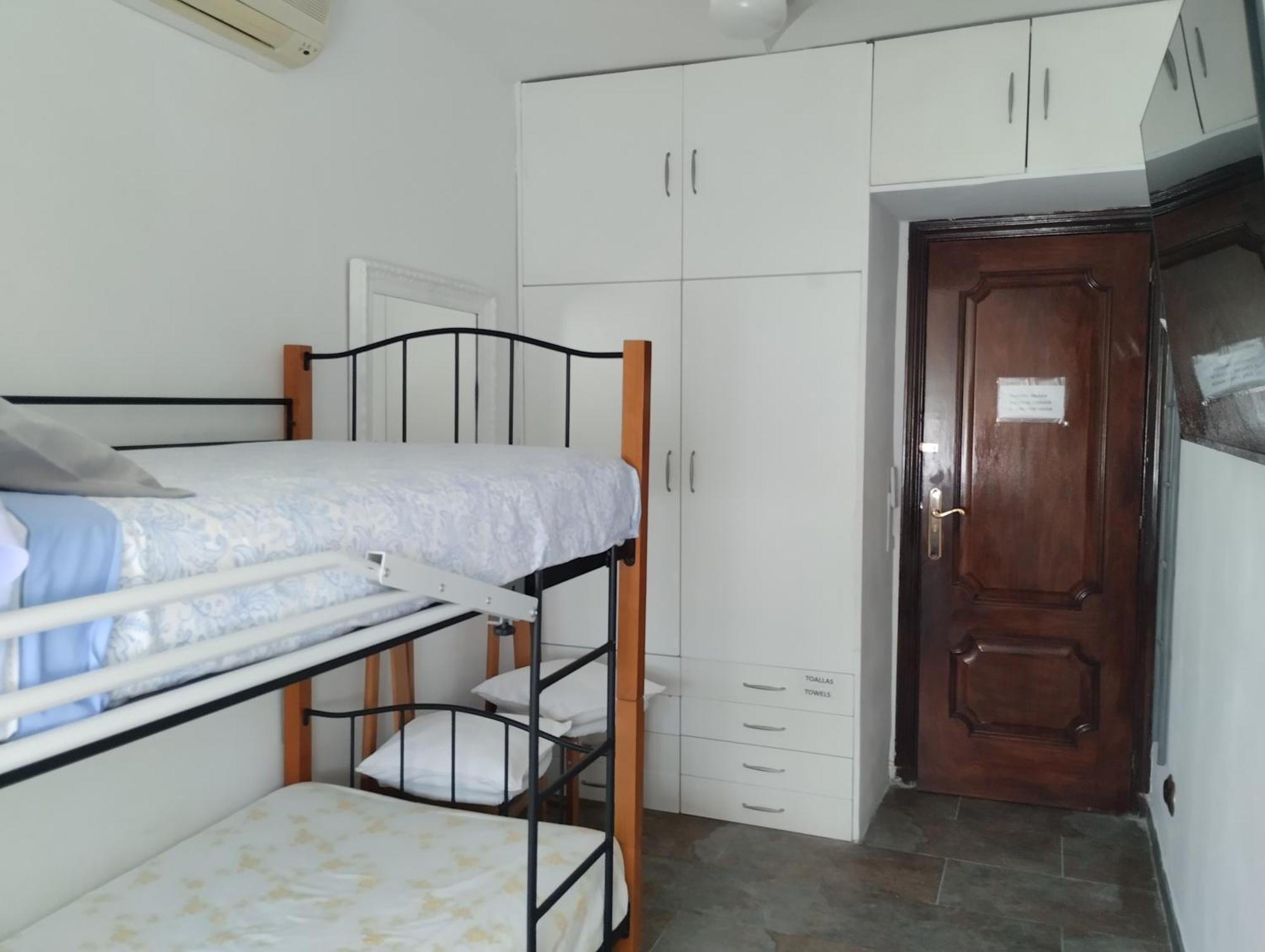Habitaciones Individuales En Apartamento Madrid Exterior foto