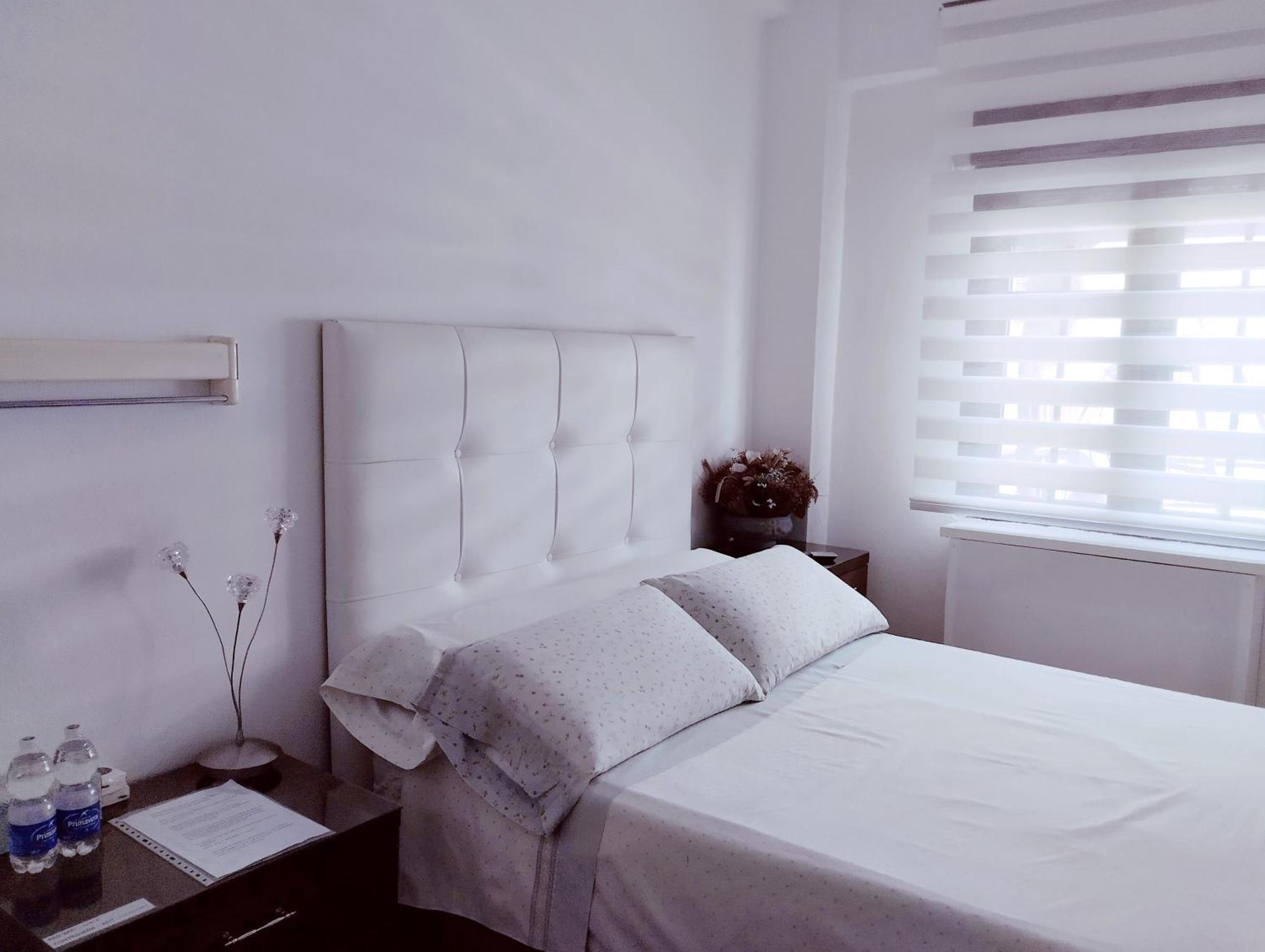 Habitaciones Individuales En Apartamento Madrid Exterior foto