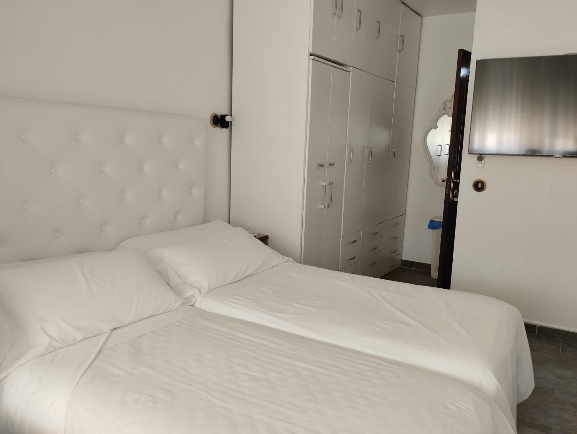 Habitaciones Individuales En Apartamento Madrid Exterior foto