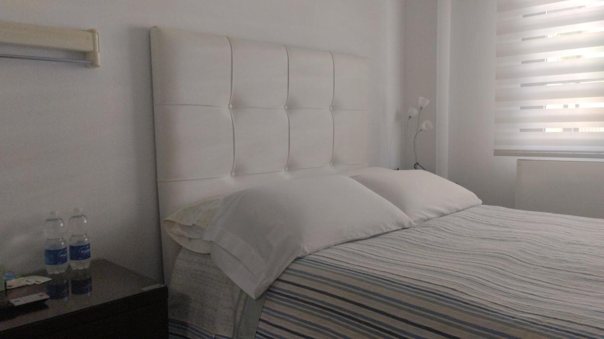 Habitaciones Individuales En Apartamento Madrid Exterior foto